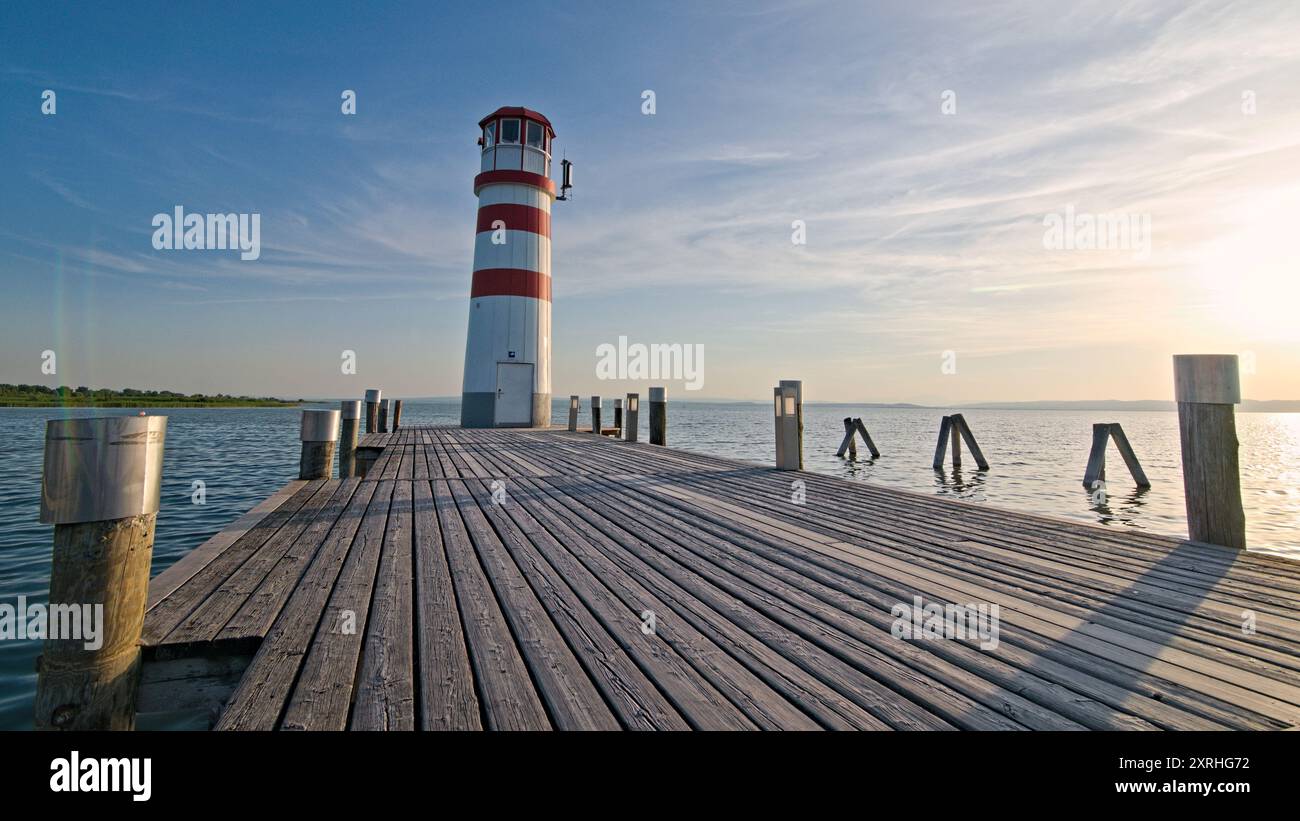 Famoso faro sulla riva di Neusiedler SEE. Attrazione turistica di Podersdorf am SEE. Burgenland, Austria. Foto Stock