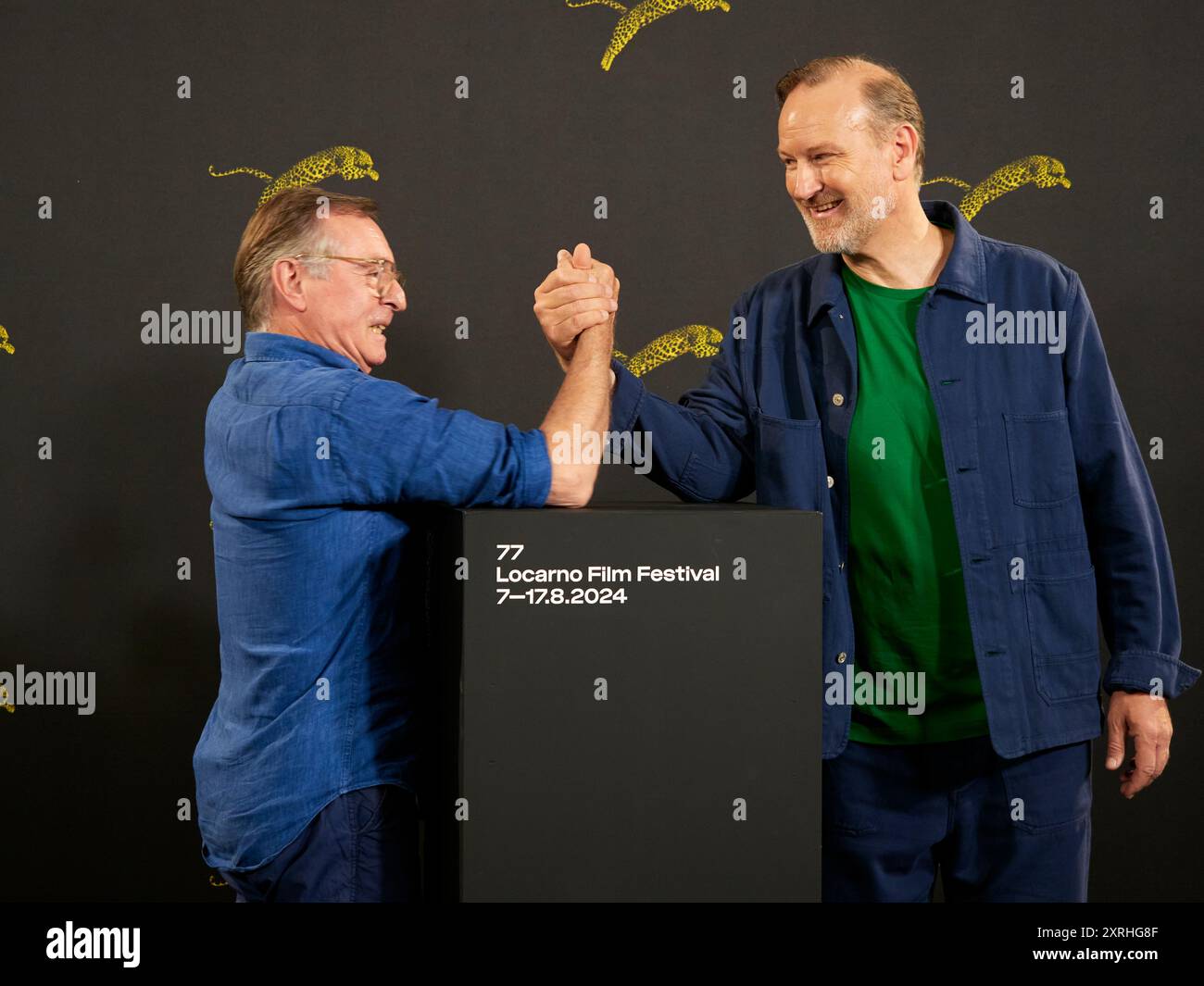 Locarno / Svizzera, 10 agosto 2024. Gli attori Ron Cook (a sinistra) e Thomas Douglas (a destra) visti al photocall Locarno Film Festival. Crediti: Walter Gilgen crediti: Walter Gilgen/Alamy Live News Foto Stock