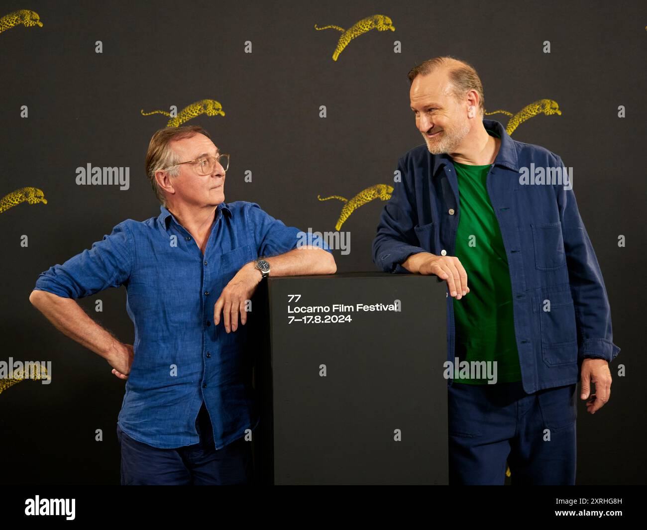 Locarno / Svizzera, 10 agosto 2024. Gli attori Ron Cook (a sinistra) e Thomas Douglas (a destra) visti al photocall Locarno Film Festival. Crediti: Walter Gilgen crediti: Walter Gilgen/Alamy Live News Foto Stock