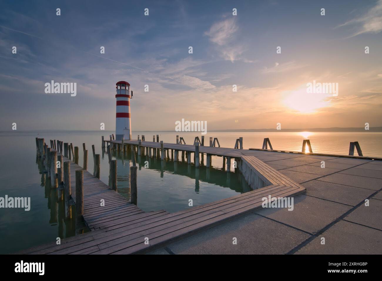 Famoso faro sulla riva di Neusiedler SEE. Attrazione turistica di Podersdorf am SEE. Burgenland, Austria. Foto Stock
