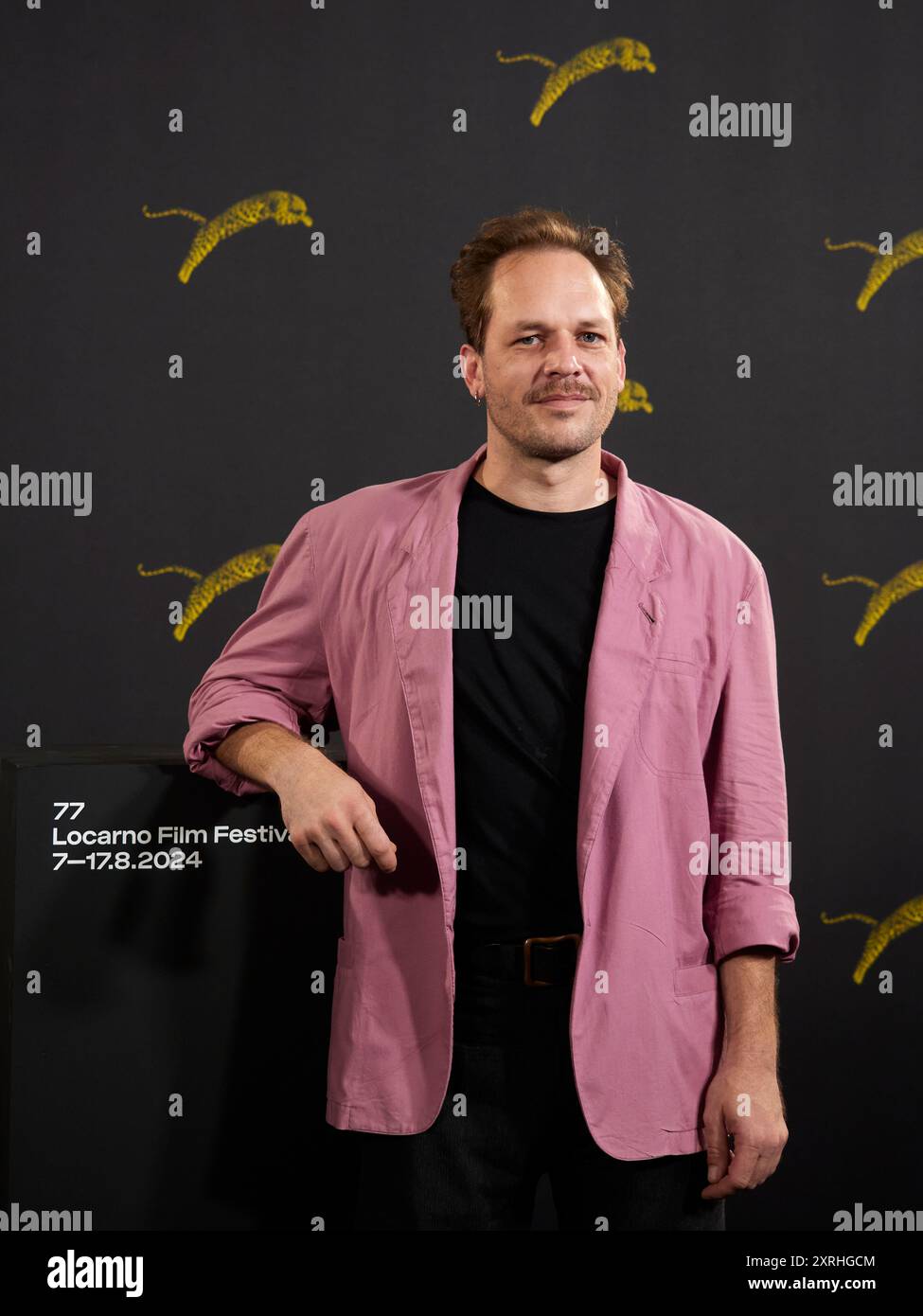 Locarno / Svizzera, 10 agosto 2024. L'attore Milan Zerzaway visto alla photocall del Locarno Film Festival. Crediti: Walter Gilgen crediti: Walter Gilgen/Alamy Live News Foto Stock