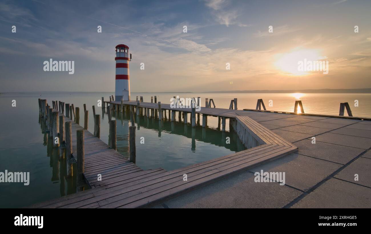 Famoso faro sulla riva di Neusiedler SEE. Attrazione turistica di Podersdorf am SEE. Burgenland, Austria. Foto Stock