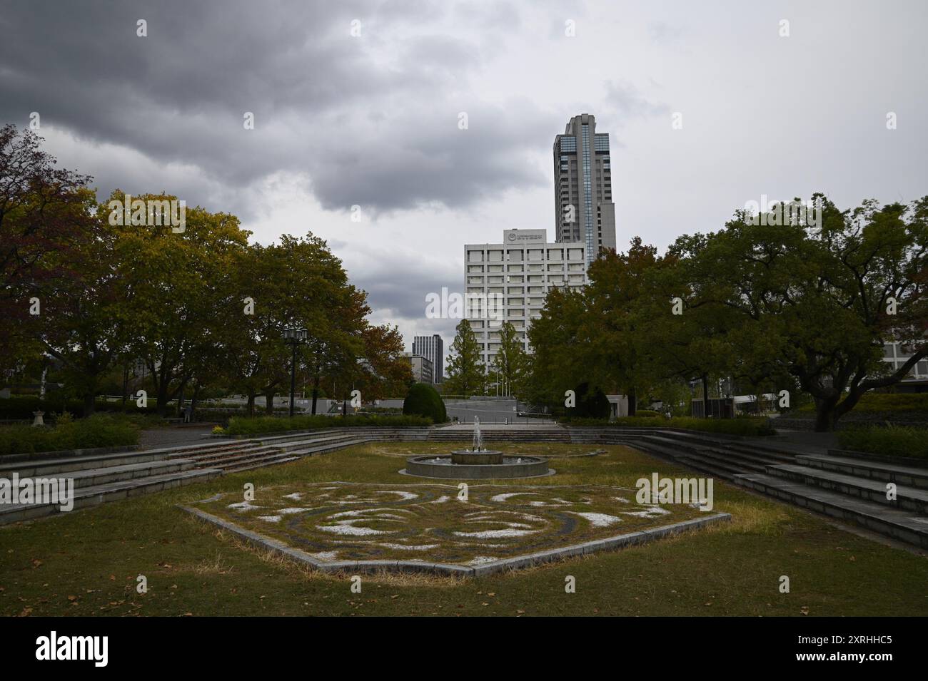 Paesaggio con vista panoramica del Parco Memoriale della Pace di Hiroshima conosciuto come Hiroshima Heiwa Kinen Kōen in Giappone. Foto Stock