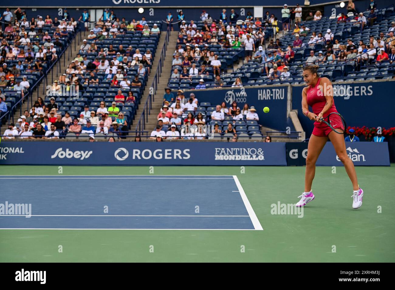 Toronto, Canada. 10 agosto 2024. La tennista bielorussa Aryna Sabalenka partecipa ai quarti di finale del WTA 1000 Toronto National Bank Open. Christopher Child/EXimages Credit: EXImages/Alamy Live News Foto Stock