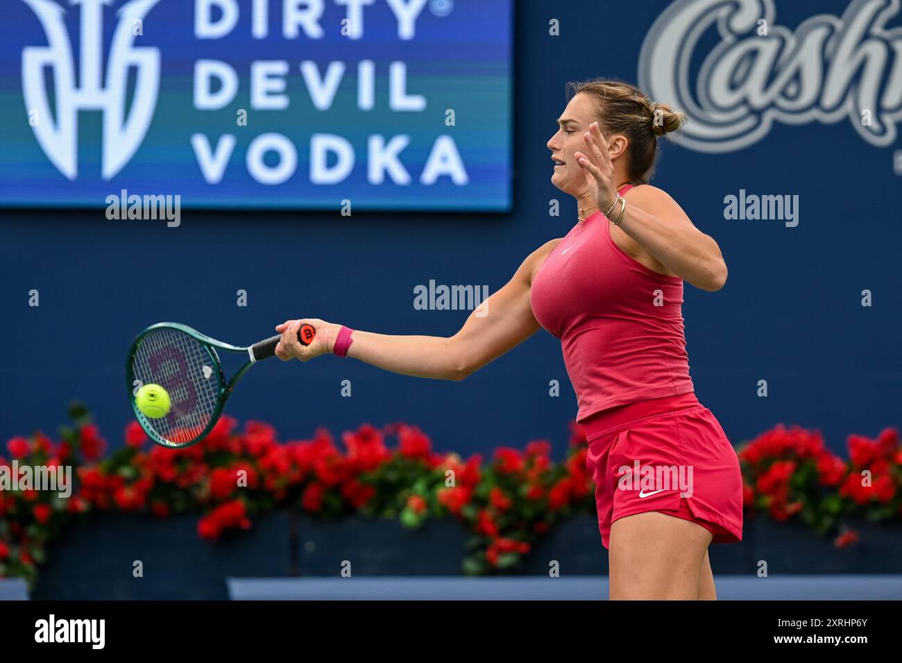 Toronto, Canada. 10 agosto 2024. La tennista bielorussa Aryna Sabalenka partecipa ai quarti di finale del WTA 1000 Toronto National Bank Open. Christopher Child/EXimages Credit: EXImages/Alamy Live News Foto Stock