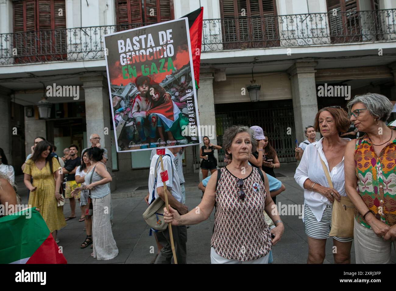 Madrid, Spagna. 10 agosto 2024. Questo pomeriggio si è tenuta una manifestazione d'emergenza davanti al Ministero degli Esteri spagnolo da parte di residenti palestinesi e simpatizzanti filo-palestinesi per condannare l'ultimo attacco dell'esercito israeliano contro una scuola di Gaza che serviva da rifugio e dove, secondo il governo di Hamas nella Striscia, il bilancio delle vittime è superiore a 100. Crediti: D. Canales Carvajal/Alamy Live News Foto Stock