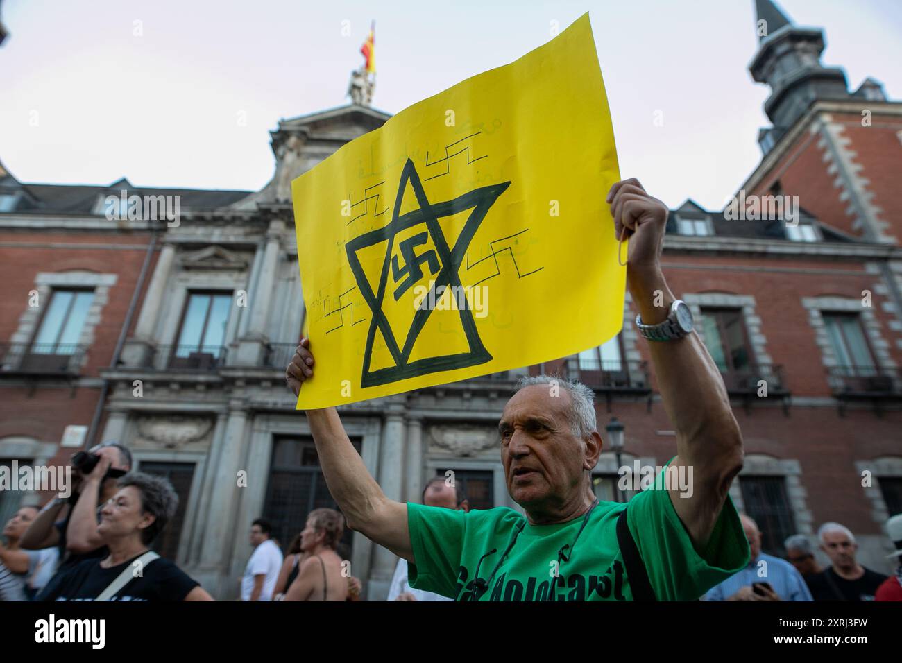 Madrid, Spagna. 10 agosto 2024. Questo pomeriggio si è tenuta una manifestazione d'emergenza davanti al Ministero degli Esteri spagnolo da parte di residenti palestinesi e simpatizzanti filo-palestinesi per condannare l'ultimo attacco dell'esercito israeliano contro una scuola di Gaza che serviva da rifugio e dove, secondo il governo di Hamas nella Striscia, il bilancio delle vittime è superiore a 100. Crediti: D. Canales Carvajal/Alamy Live News Foto Stock