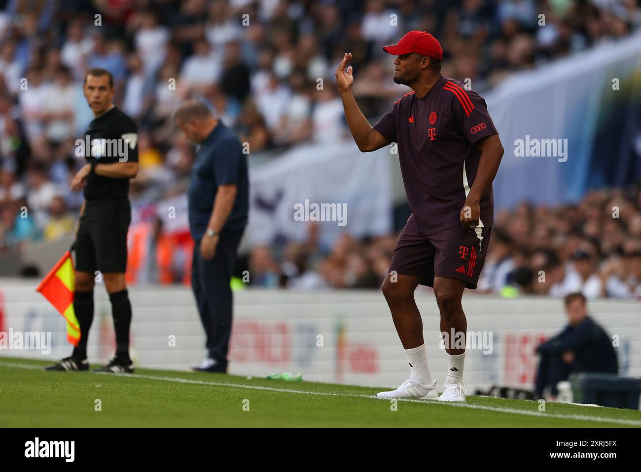 Londra, Regno Unito. 10 agosto 2024. L'allenatore del Bayern Monaco Vincent Kompany durante l'amichevole di pre-stagione tra Tottenham Hotspur FC e FC Bayern Munchen al Tottenham Hotspur Stadium, Londra, Inghilterra, Regno Unito il 10 agosto 2024 Credit: Every Second Media/Alamy Live News Foto Stock