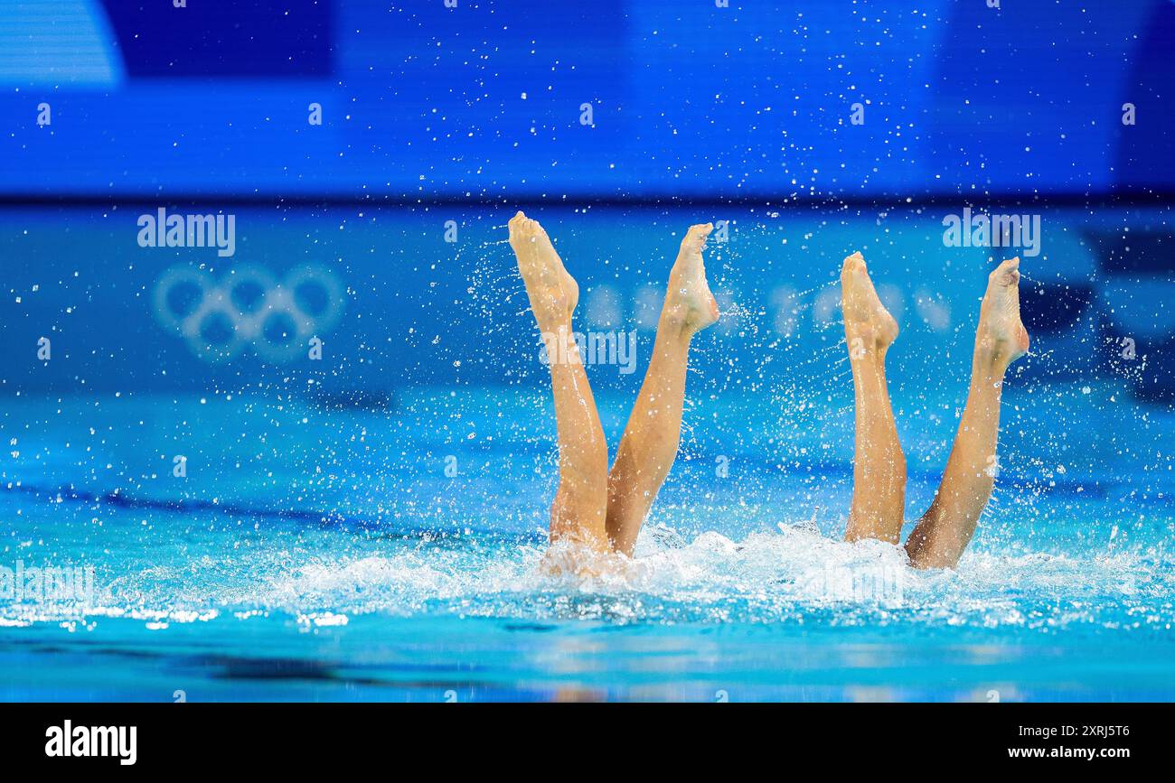 PARIGI - Noortje e Bregje de Brouwer durante il duetto di nuoto sincronizzato (W) freestyle nel Centro acquatico ai Giochi Olimpici. ANP IRIS VAN DEN BROEK Foto Stock