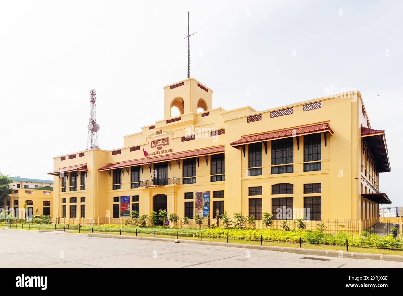 L'esterno della filiale regionale del Museo Nazionale delle Filippine a Cebu è ospitato nell'ex edificio della dogana costruito nel 1910. Foto Stock
