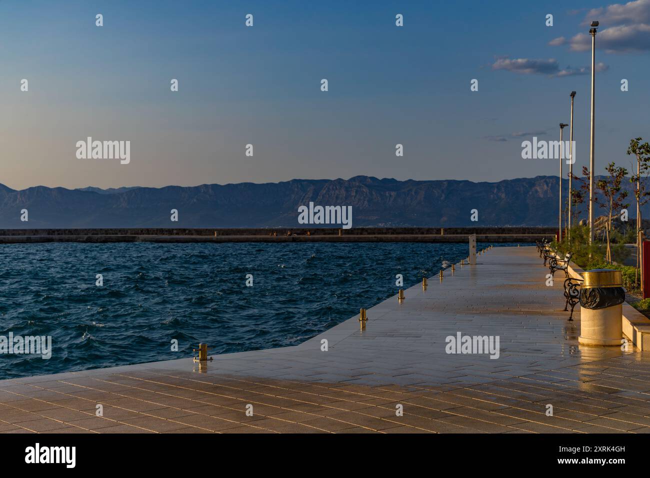 Pubblicità in legno per cibo mediterraneo Croazia Foto Stock