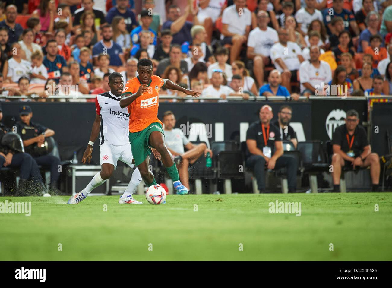 David Otorbi del Valencia CF visto in azione durante la partita tra il Valencia CF e l'Eintracht Frankfurt allo stadio Mestalla. Punteggio finale; Valencia CF 3 : 2 Eintracht Francoforte. (Foto di Vicente Vidal Fernandez / SOPA Images/Sipa USA) Foto Stock