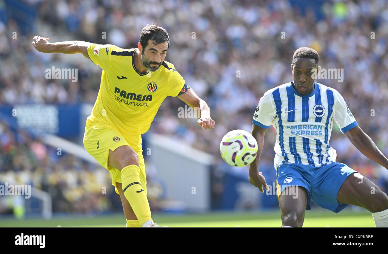 Raul Albiol di Villarreal durante l'amichevole pre-stagionale tra Brighton e Hove Albion e Villarreal all'American Express Stadium di Brighton, Regno Unito - 10 agosto 2024 foto Simon Dack / Telephoto Images solo uso editoriale. Niente merchandising. Per le immagini di calcio si applicano restrizioni fa e Premier League inc. Non è consentito l'utilizzo di Internet/dispositivi mobili senza licenza FAPL. Per ulteriori dettagli, contattare Football Dataco Foto Stock