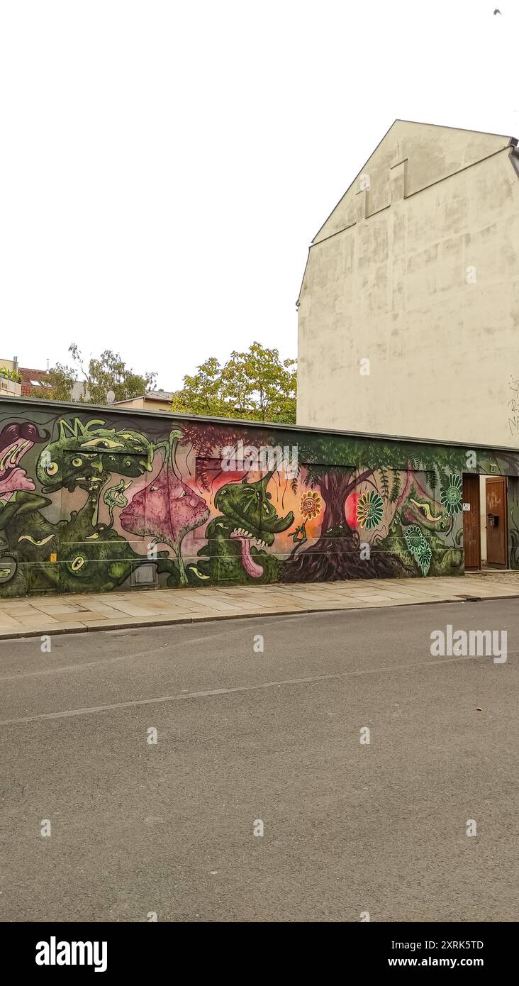 Dresda, Germania - 7 ottobre 2023: Murale con bestie mitiche Foto Stock