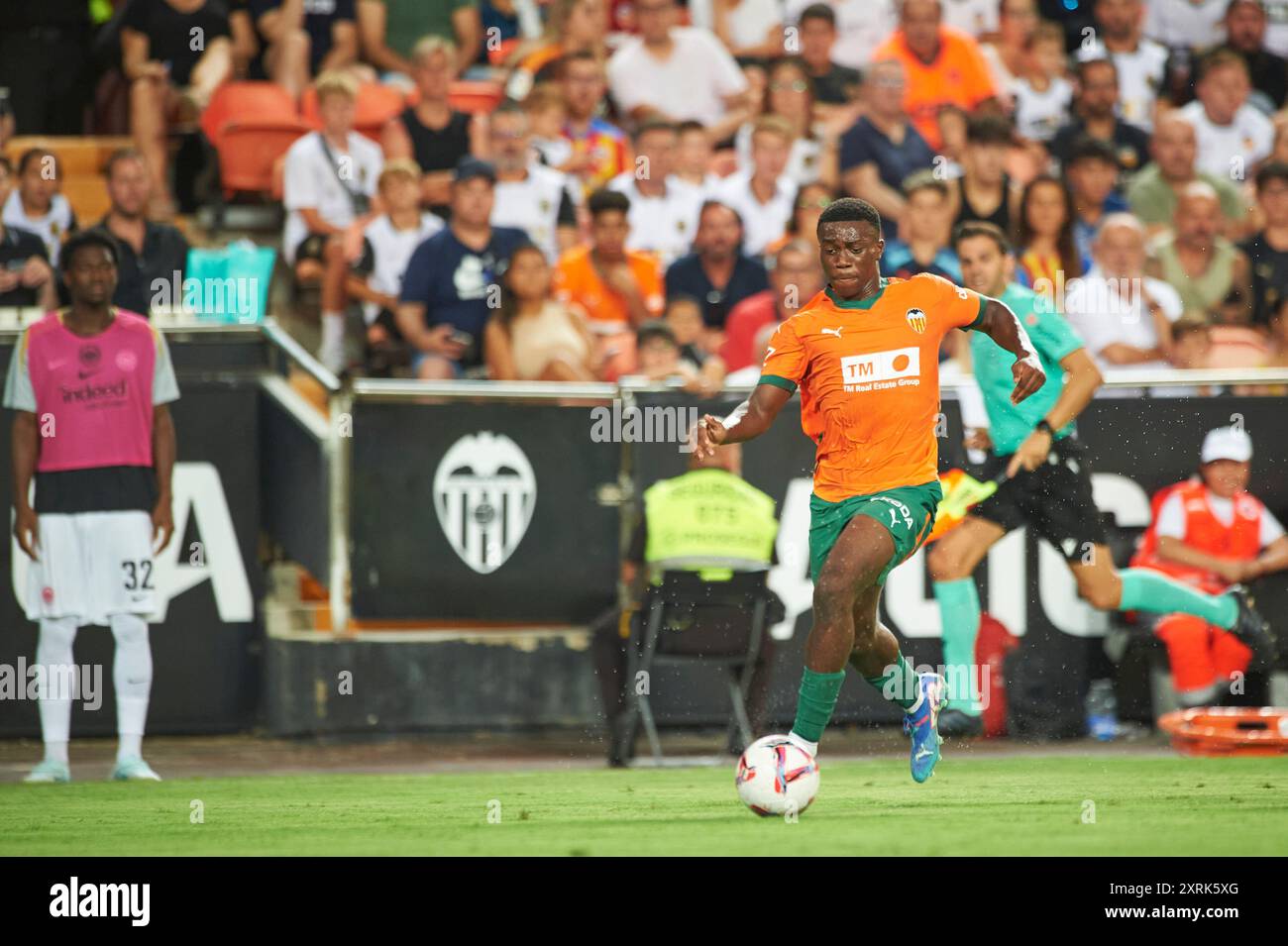 David Otorbi del Valencia CF visto in azione durante la partita tra il Valencia CF e l'Eintracht Frankfurt allo stadio Mestalla. Punteggio finale; Valencia CF 3 : 2 Eintracht Francoforte. (Foto di Vicente Vidal Fernandez / SOPA Images/Sipa USA) Foto Stock