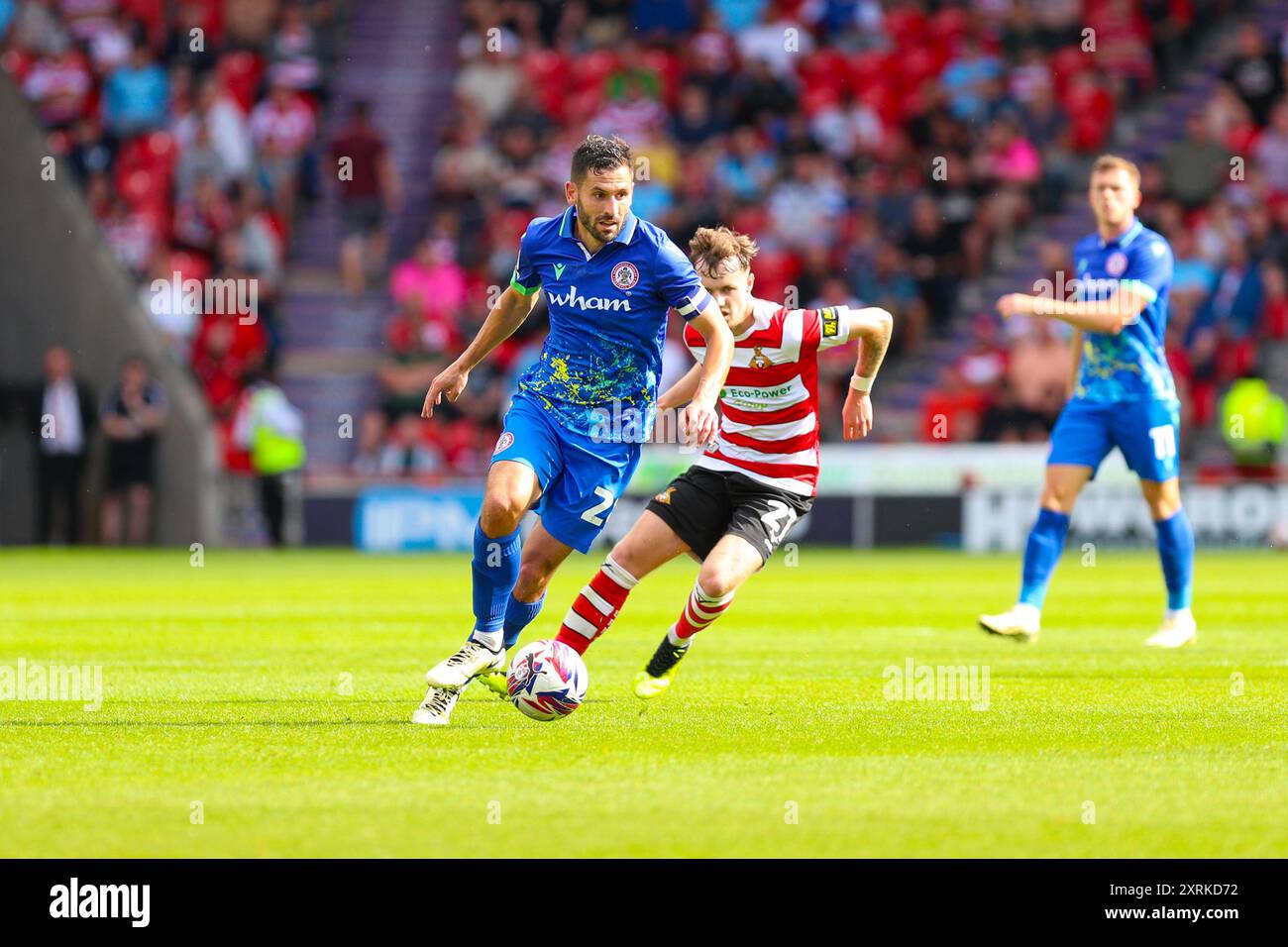 Eco - Power Stadium, Doncaster, Inghilterra - 10 agosto 2024 Seamus Conneely (28) di Accrington Stanley sul pallone - durante la partita Doncaster Rovers contro Accrington Stanley, Sky Bet League Two, 2024/25, Eco - Power Stadium, Doncaster, Inghilterra - 10 agosto 2024 crediti: Mathew Marsden/WhiteRosePhotos/Alamy Live News Foto Stock