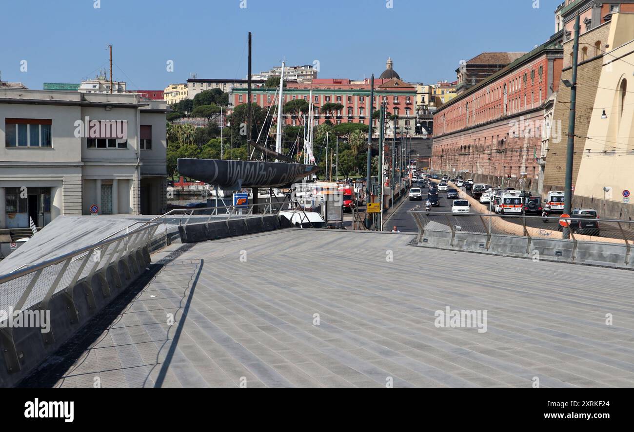 Napoli - Scorcio di via Acton dalla terrazza della nuova stazione del Molo Beverello Foto Stock