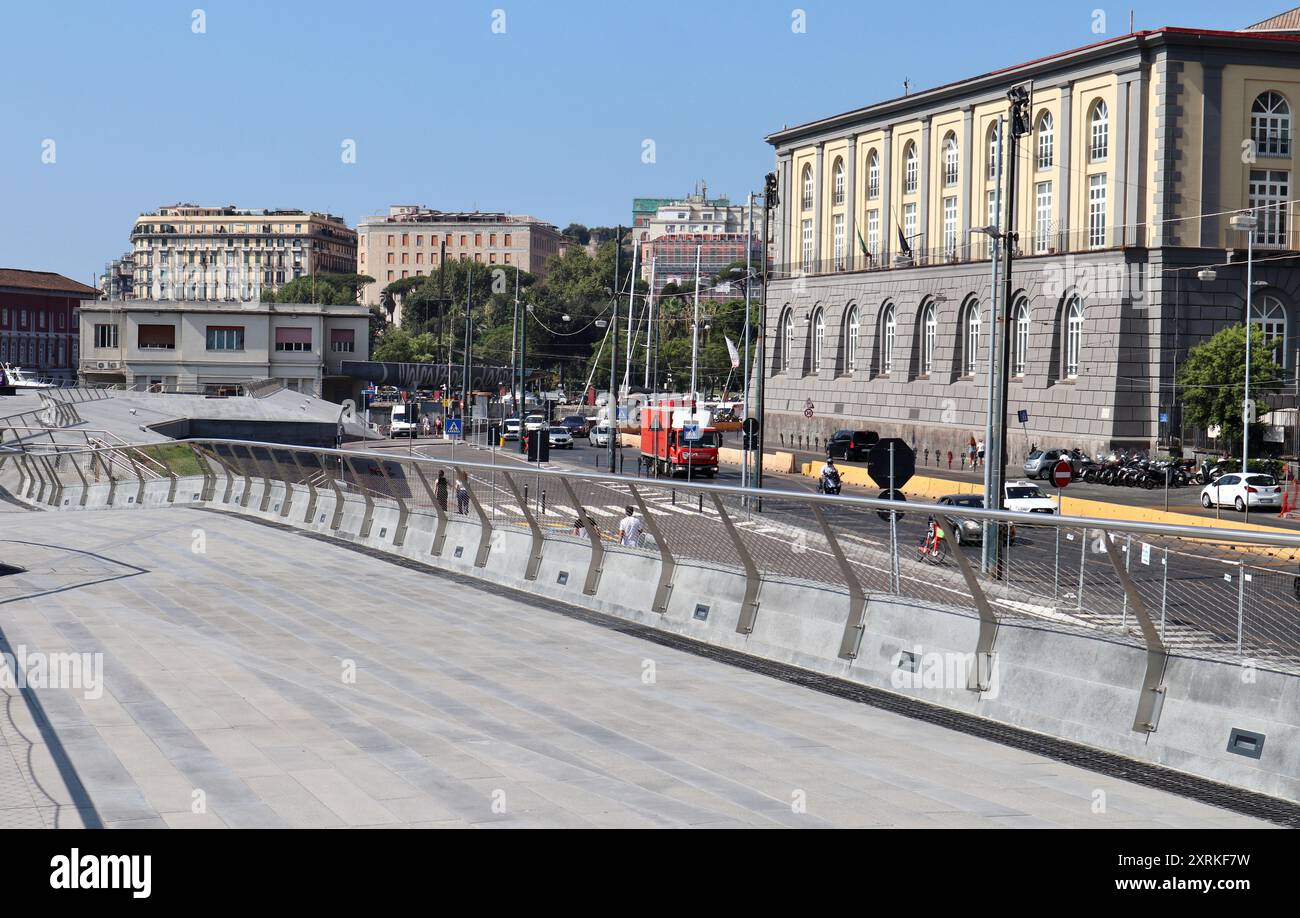 Napoli - Scorcio di via Acton dalla terrazza della nuova stazione di Molo Beverello Foto Stock