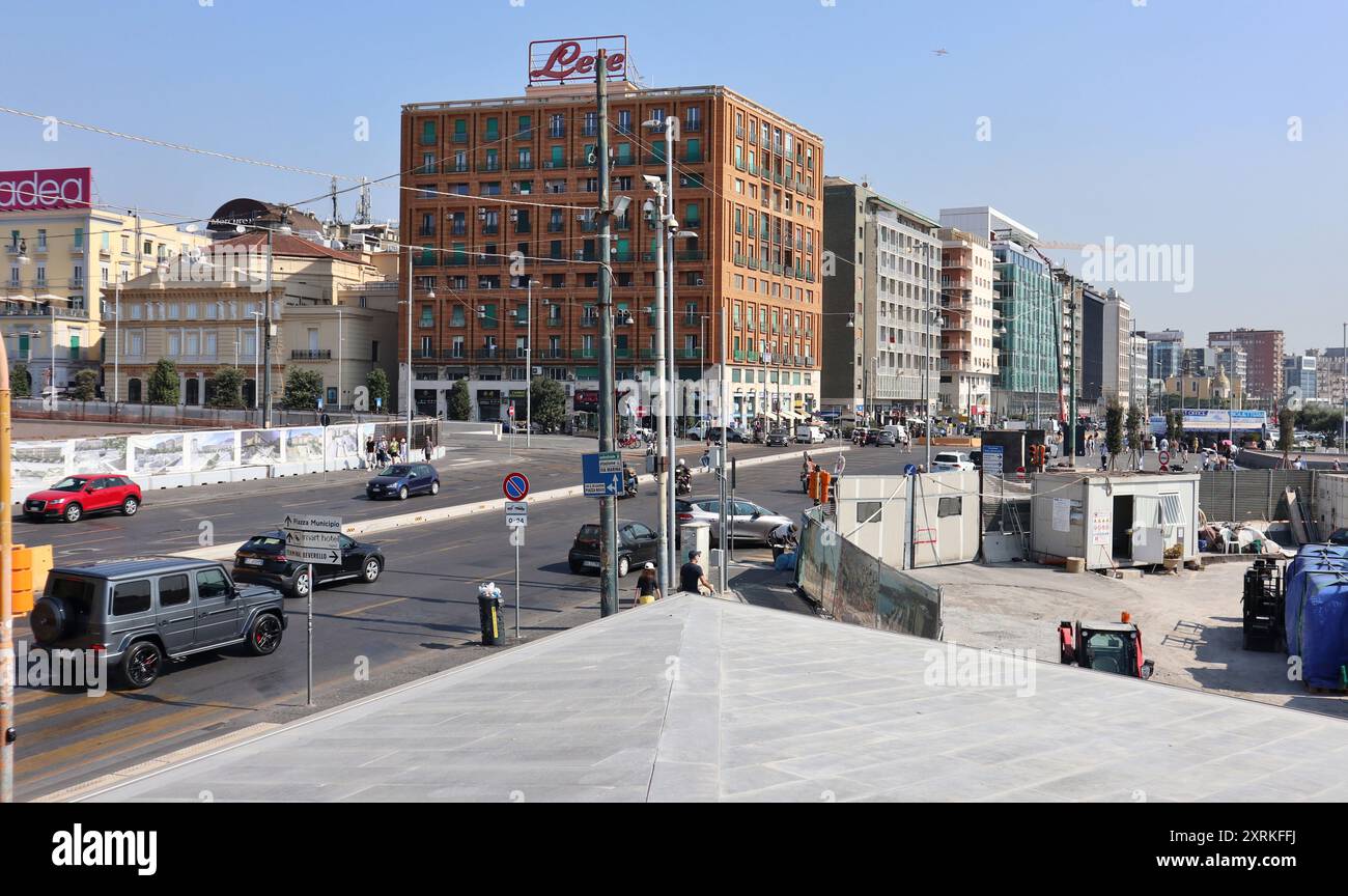 Napoli - Scorcio di via Cristoforo Colombo dalla terrazza della nuova stazione del Molo Beverello Foto Stock