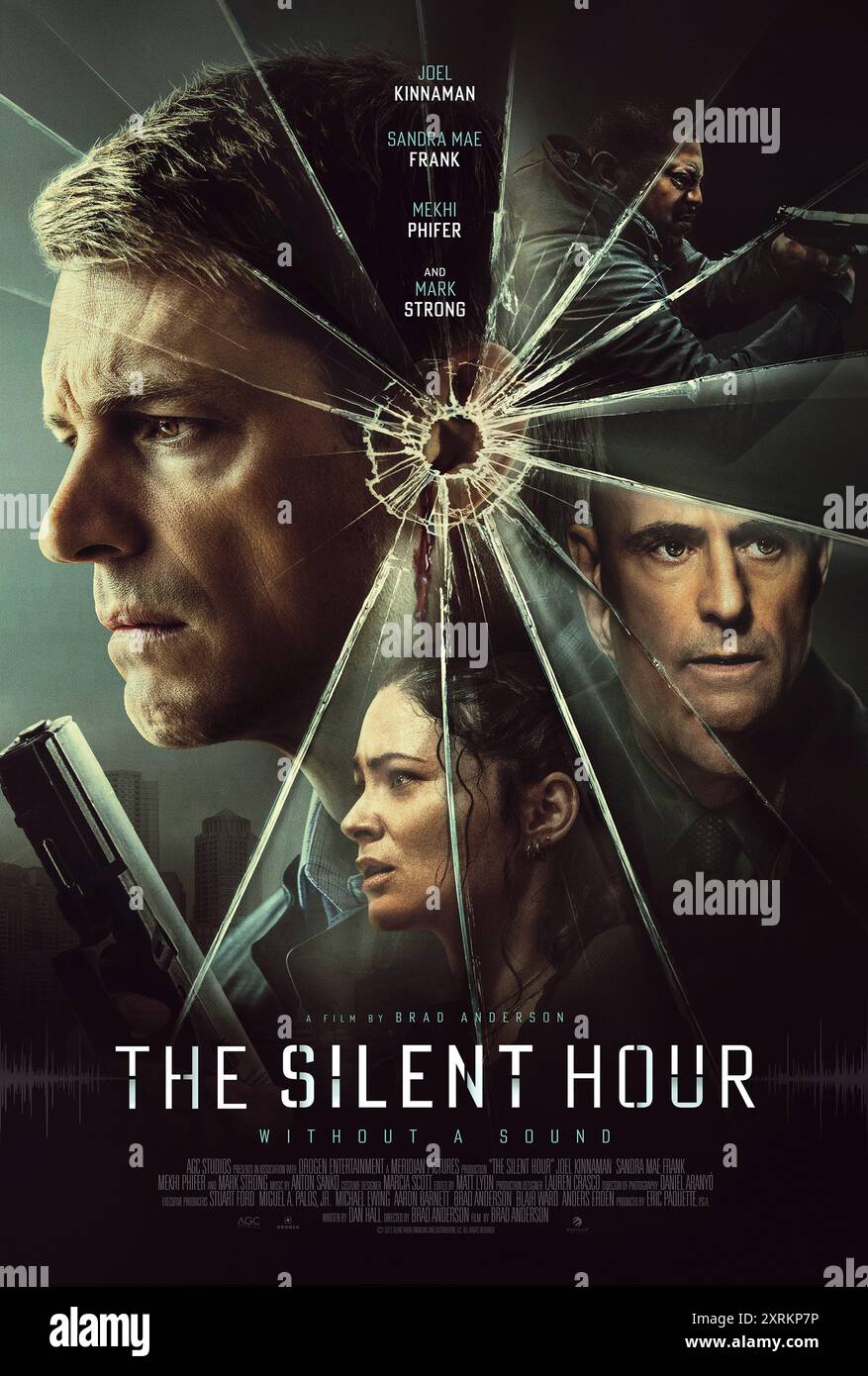 The Silent Hour (2024) diretto da Brad Anderson e interpretato da Joel Kinnaman, Mark strong e Michael Eklund. Segue un detective della polizia per non udenti che lavora come interprete per il dipartimento e deve confrontarsi con una squadra di poliziotti corrotti che cercano di eliminare un testimone di omicidio sordo in un condominio. US un foglio poster ***SOLO PER USO EDITORIALE***. Crediti: BFA / Republic Pictures Foto Stock