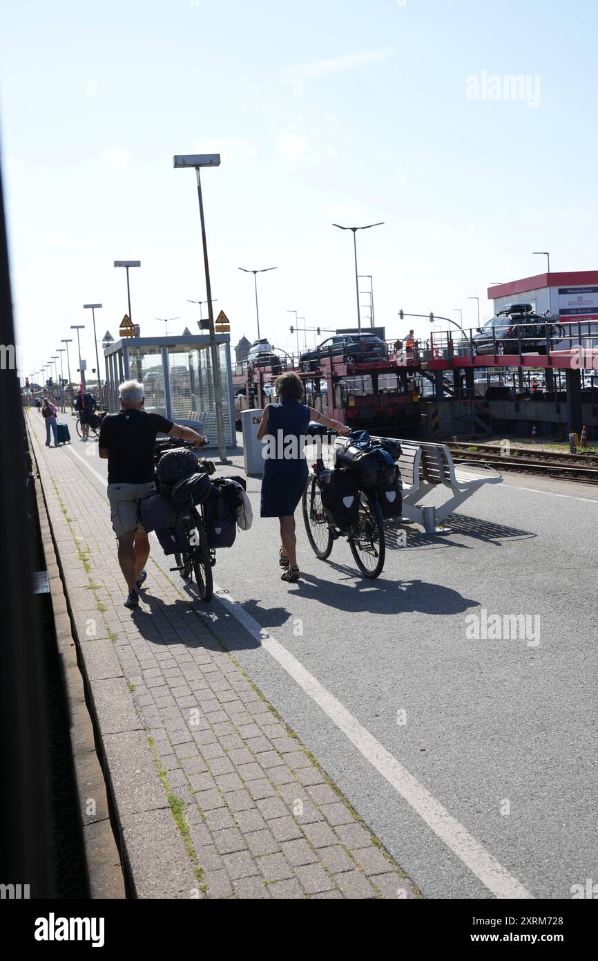 Sylt GDR,20240810, ferieninsel Sylt, Badeferien , Anreise mit dem Autozug *** Sylt GDR,20240810, isola vacanze Sylt, vacanza al mare, arrivo in auto treno Foto Stock