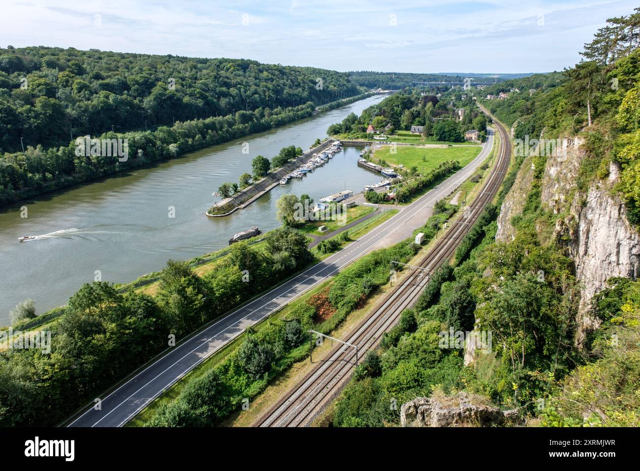 Vista panoramica dalle King Albert Rocks e la foresta rocciosa intorno all'Abbazia di Vivier | Bois du moulin et bois des rochers autour de l'Abbaye du vivier Foto Stock