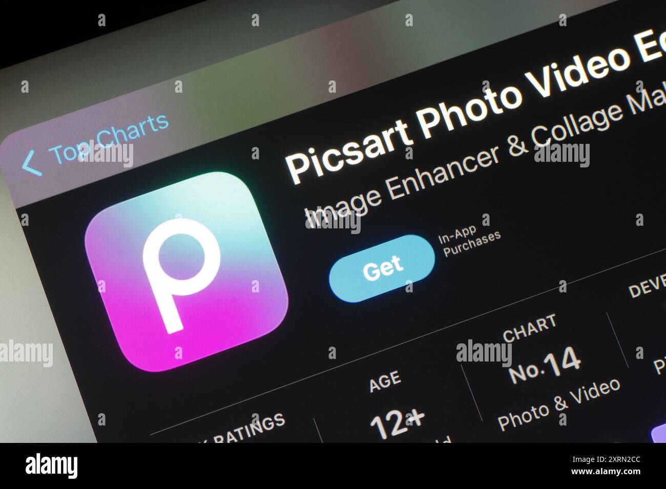 OSTRAVA, CECHIA - 27 LUGLIO 2024: Apple App Store con PicsArt Photo and video enhancement application to be installed Foto Stock