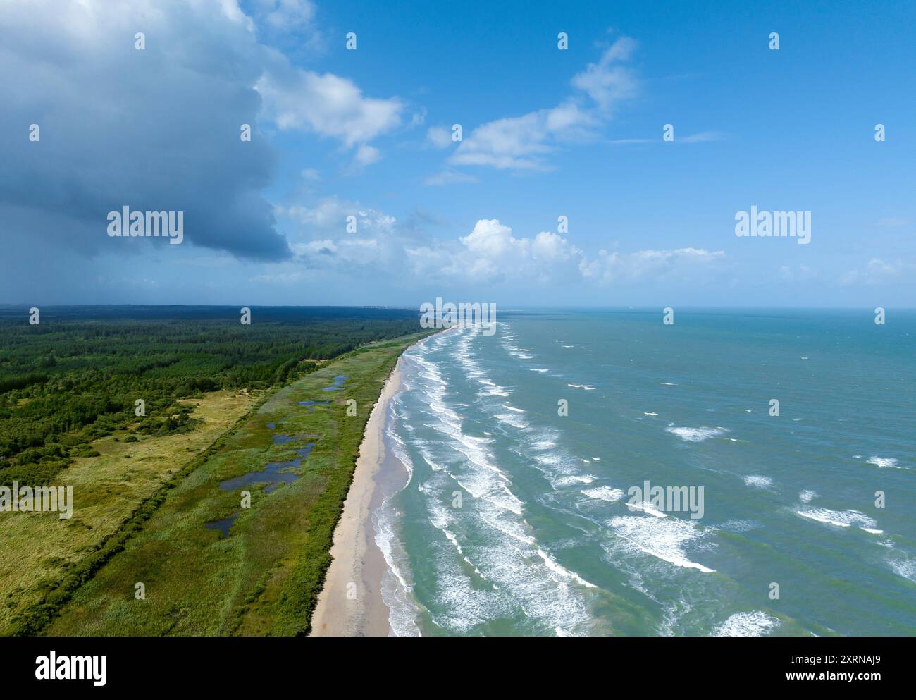 Onde del Mare del Nord a Uggerby Strand, Jutland, Danimarca settentrionale Foto Stock
