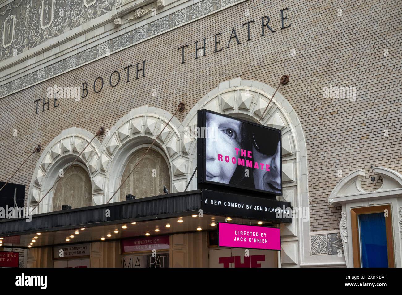 "The Roommate" Marquee al Booth Theatre di Times Square, New York City, USA 2024 Foto Stock