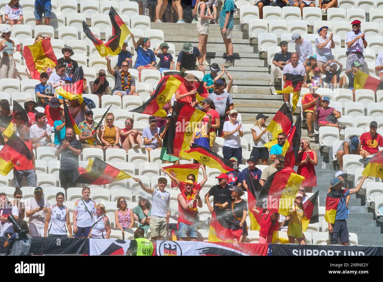 Tifosi GER alla medaglia di bronzo olimpica femminile IN GERMANIA, Spagna. , . A Lione, in Francia. Stagione 2024/2025 fotografo: ddp Images/STAR-Images credito: ddp media GmbH/Alamy Live News Foto Stock