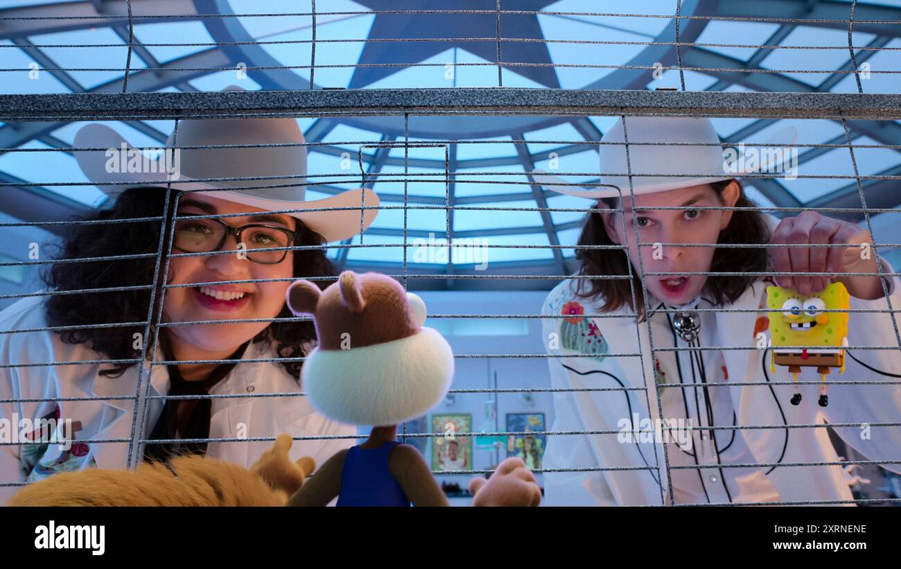 Saving Bikini Bottom: The Sandy Cheeks Movie (2024) diretto da Liza Johnson e interpretato da Ilia Isorelýs Paulino e Matty Cardarople. Quando Bikini Bottom viene improvvisamente scovato fuori dall'oceano, Sandy Cheeks e SpongeBob viaggiano verso lo stato natale di Sandy, il Texas, dove incontrano la famiglia di Sandy e devono salvare Bikini Bottom dalle mani di un malvagio amministratore delegato. Pubblicità ancora ***SOLO PER USO EDITORIALE***. Credito: BFA / Netflix Foto Stock