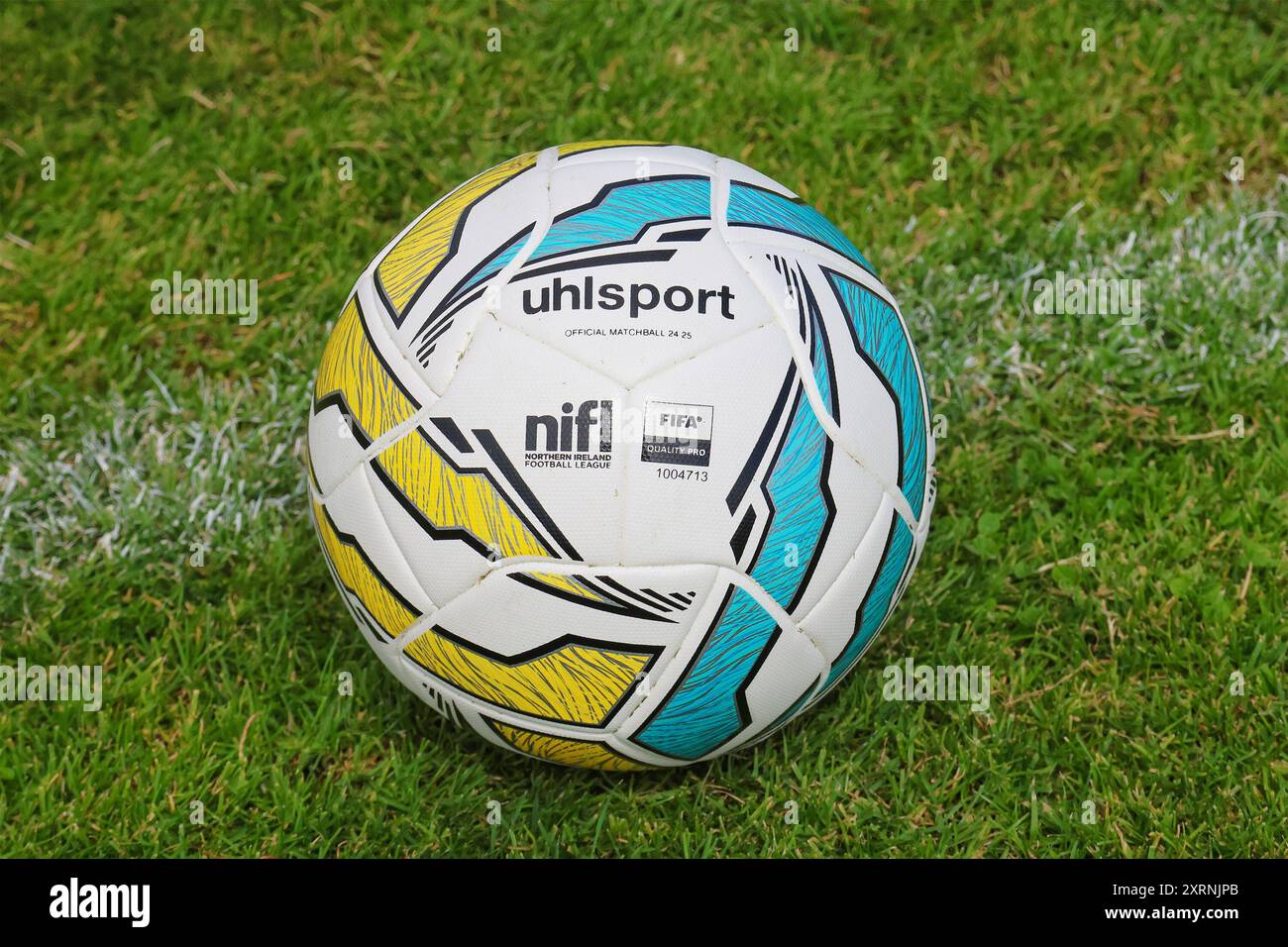 New Grosvenor Stadium, Lambeg, Irlanda del Nord, Regno Unito. 3 agosto 2024. Ideale per la prima stagione: Lisburn Distillery V Glentoran. NIFL Uhlsport Sports Direct Premiership Official Matchball stagione 2024-2025. Foto Stock