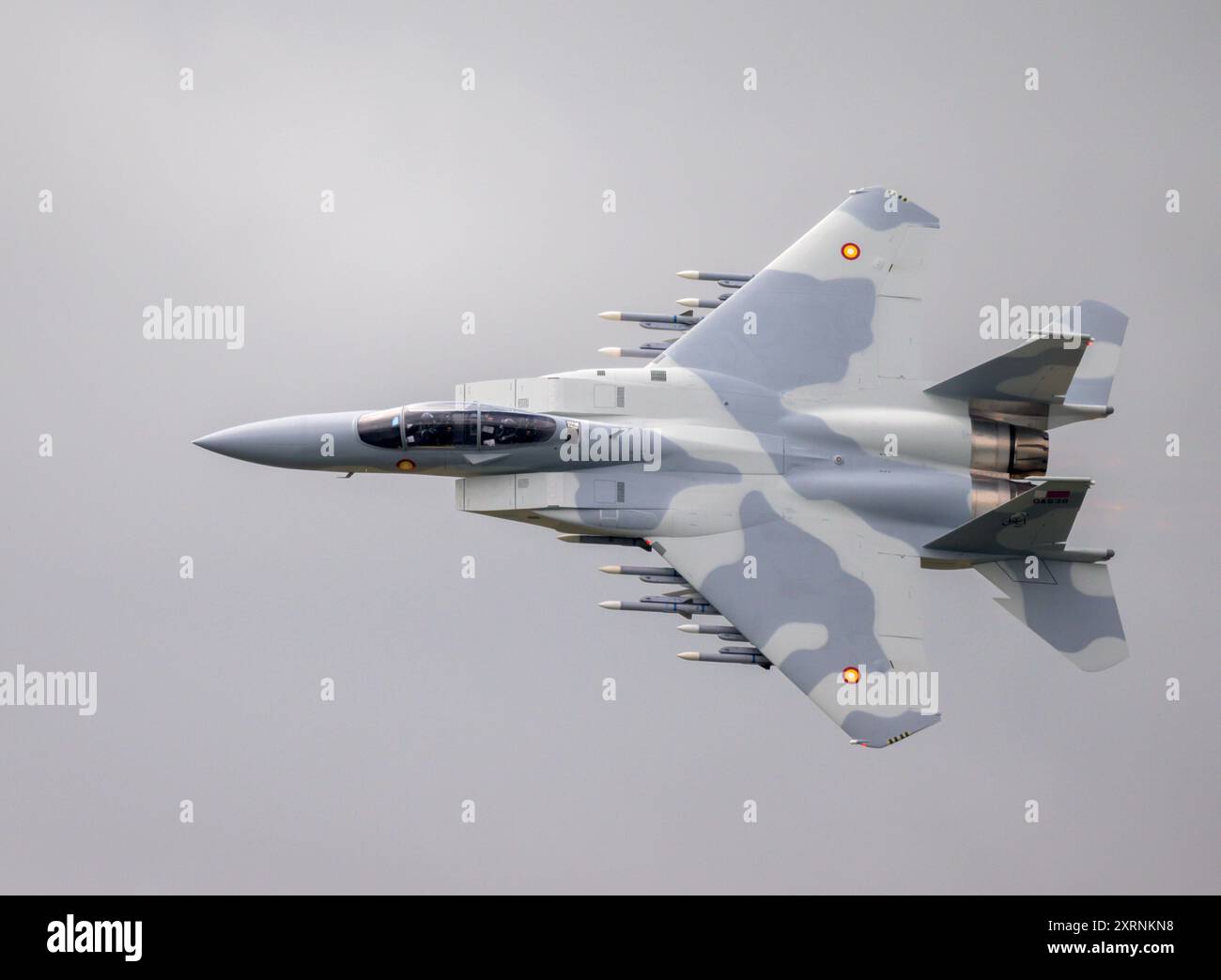 Boeing F-15QA Ababil durante l'esposizione con armi complete al Royal International Air Tattoo 2024 Foto Stock