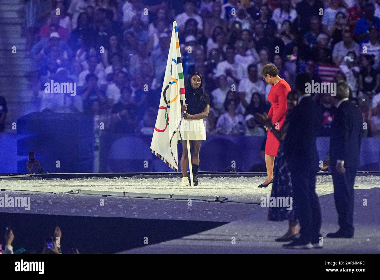 Parigi, Francia. 11 agosto 2024. PARIGI, FRANCIA - 11 AGOSTO: Tony Estanguet, Simone Biles degli Stati Uniti, sindaco di Los Angeles Karen Bass durante la cerimonia di chiusura dei Giochi Olimpici di Parigi 2024 allo Stade de France l'11 agosto 2024 a Parigi, Francia. (Foto di Joris Verwijst/Agenzia BSR) credito: Agenzia BSR/Alamy Live News Foto Stock