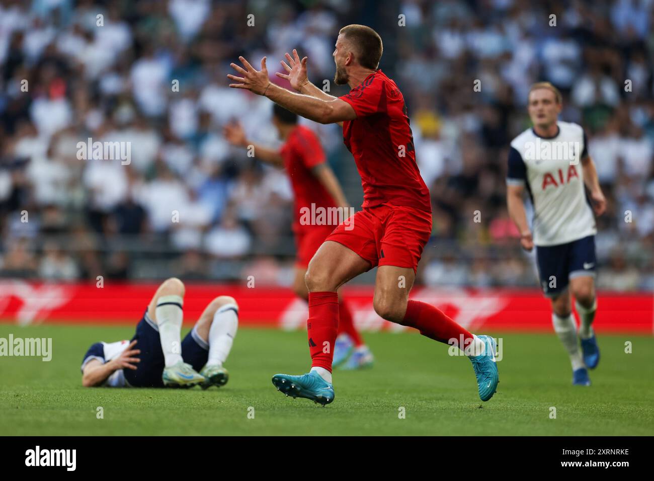 Londra, Regno Unito. 10 agosto 2024. Il difensore del Bayern Monaco Eric Dier durante l'amichevole di pre-stagione tra Tottenham Hotspur FC e FC Bayern Munchen al Tottenham Hotspur Stadium, Londra, Inghilterra, Regno Unito il 10 agosto 2024 Credit: Every Second Media/Alamy Live News Foto Stock