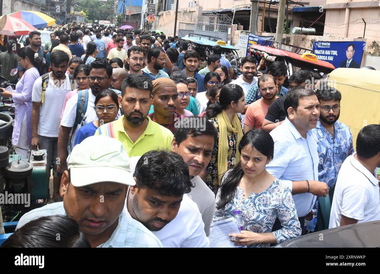 Patna, India. 11 agosto 2024. PATNA, INDIA - 11 AGOSTO: Candidati usciti da un centro esami dopo essere apparsi per l'esame NEET-PG, presso l'area industriale di Patliputra, l'11 agosto 2024 a Patna, India. (Foto di Santosh Kumar/Hindustan Times/Sipa USA ) credito: SIPA USA/Alamy Live News Foto Stock