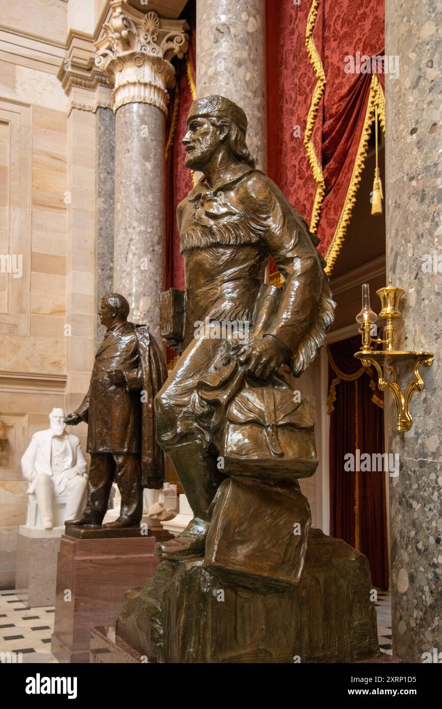 Statua di Marcus Whitman all'interno della rotonda del campidoglio a Washington DC Foto Stock