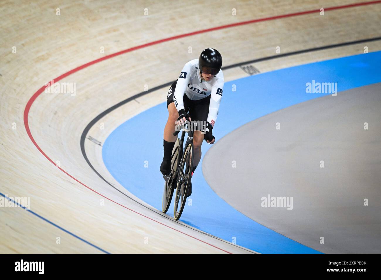 Jennifer Valente ( USA ) Medaglia d'oro, pista ciclabile, Women&#39;S Omnium durante i Giochi Olimpici di Parigi 2024 l'11 agosto 2024 al Velodrome National di Saint-Quentin-en-Yvelines, Francia Foto Stock