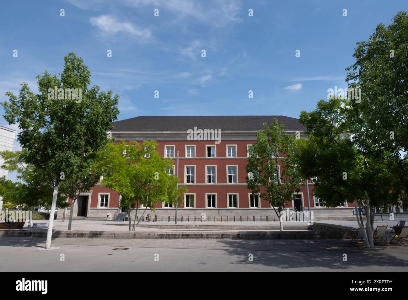 Gauforum, un complesso di edifici dell'era nazionalsocialista. Museo del lavoro forzato sotto il nazionalsocialismo e l'amministrazione statale della Turingia Foto Stock