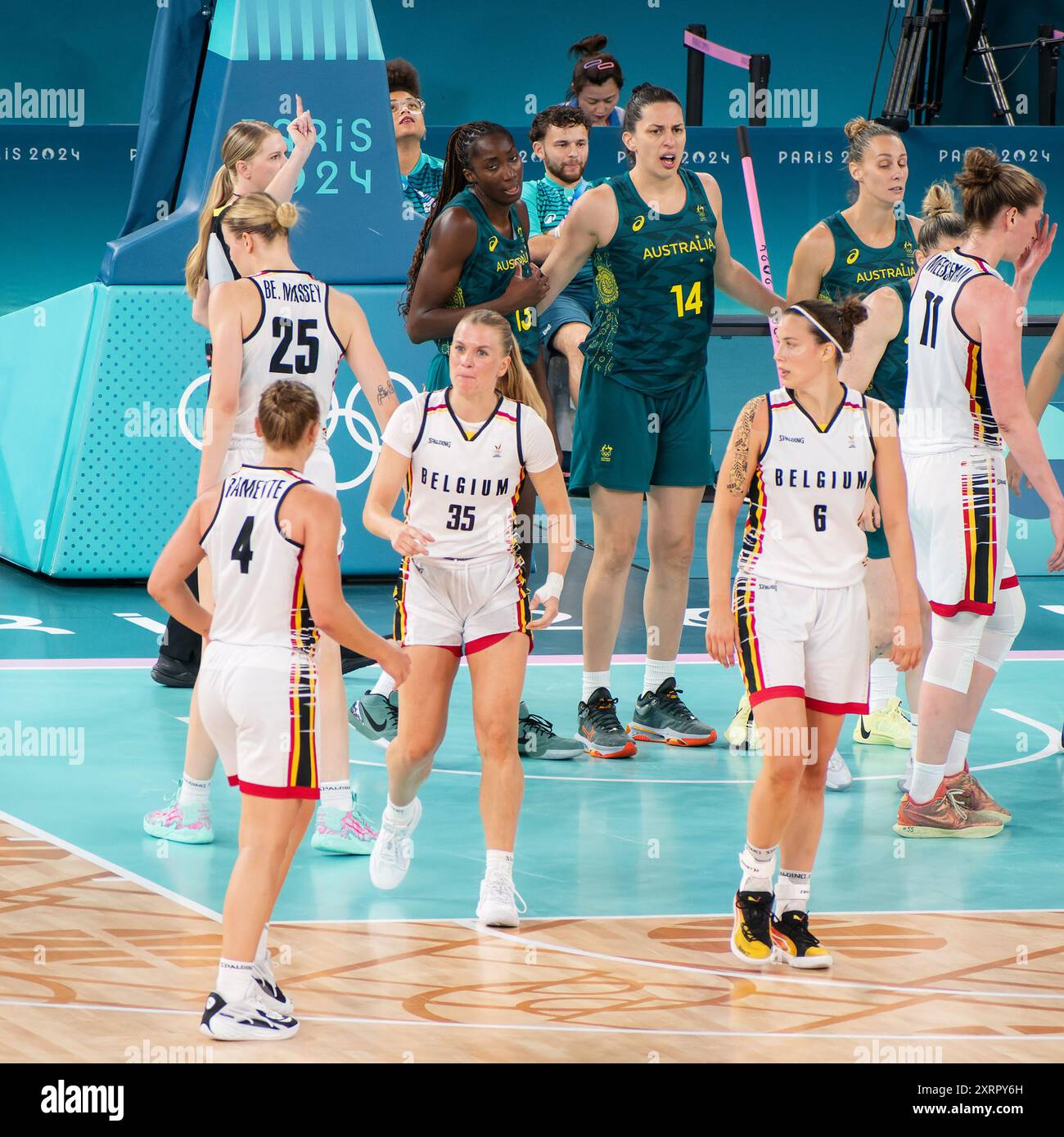 Parigi, Francia, 11 agosto 2024. Pallacanestro femminile 3° posto partita - Australia contro Belgio - Timeout - Jacques Julien / Alamy Live News Foto Stock