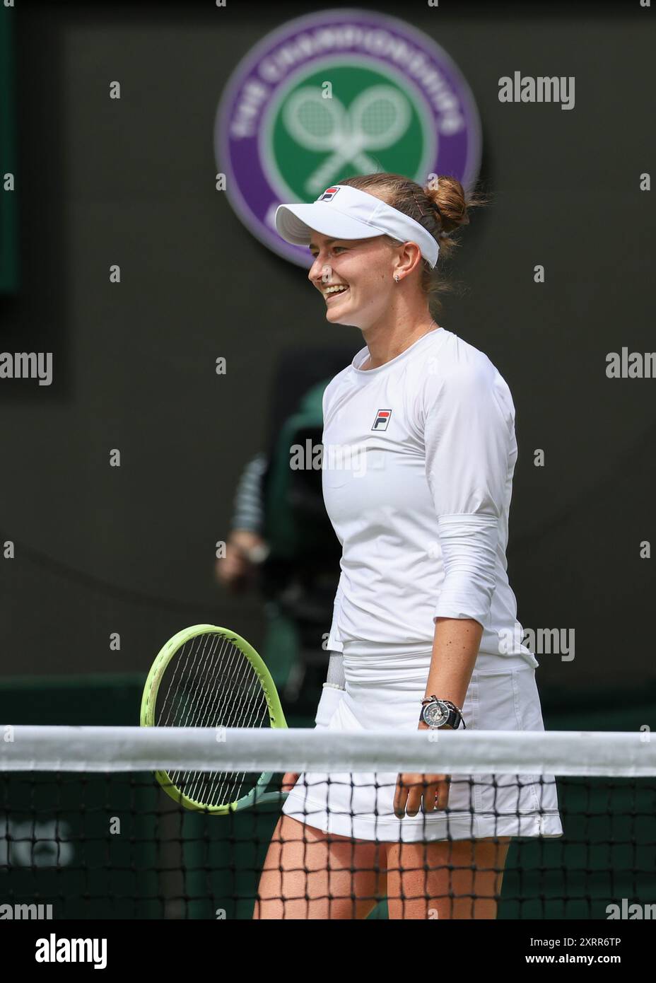 La tennista ceca Barbora Krejcikova festeggia i Campionati di Wimbledon 2024, Londra, Inghilterra. Foto Stock