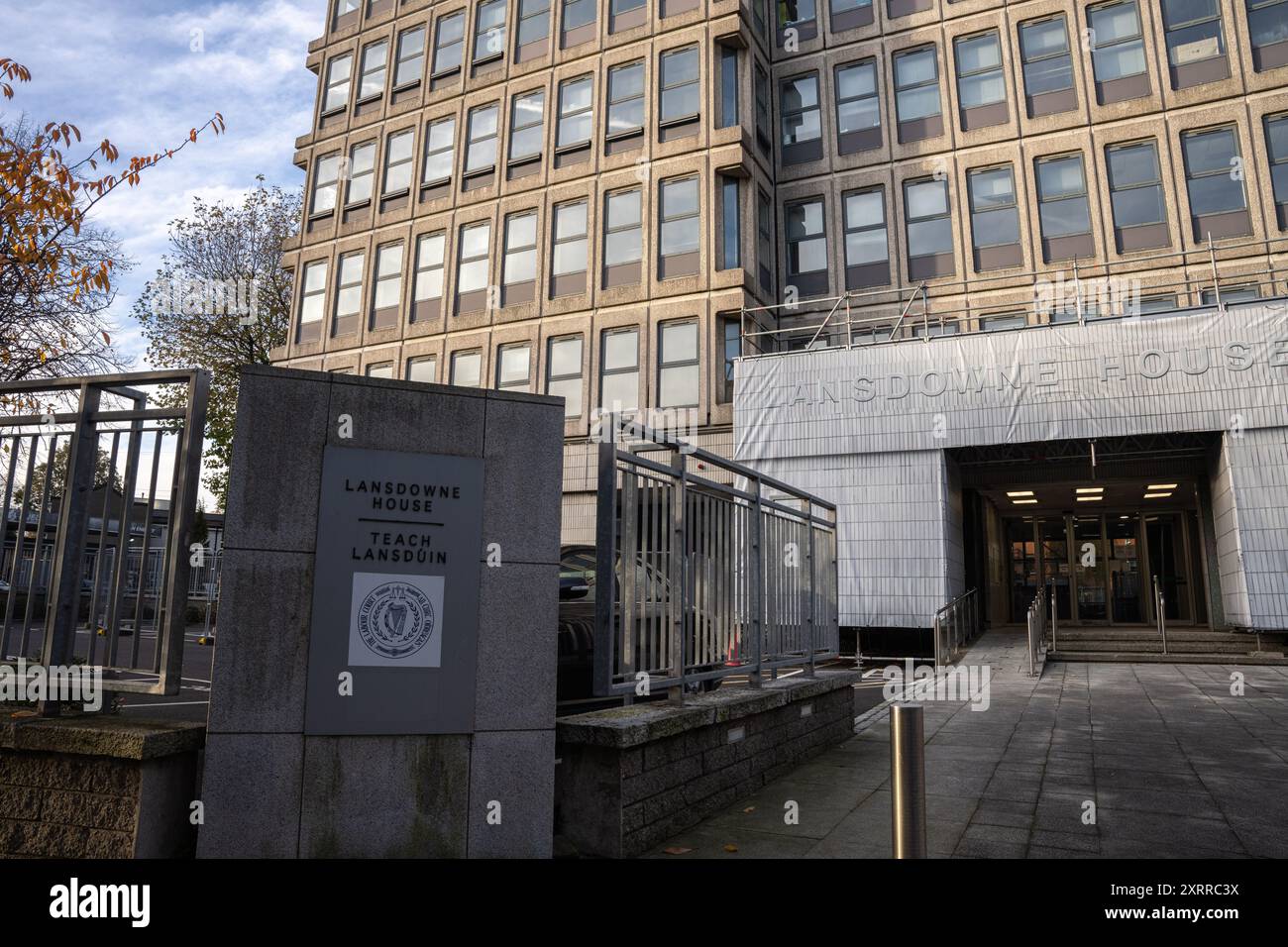 WRC Lansdowne House, Lansdowne Road, Dublino, Irlanda, 11 novembre 2023. Ingresso del WRC, dove si trova il Tribunale del lavoro. Foto Stock