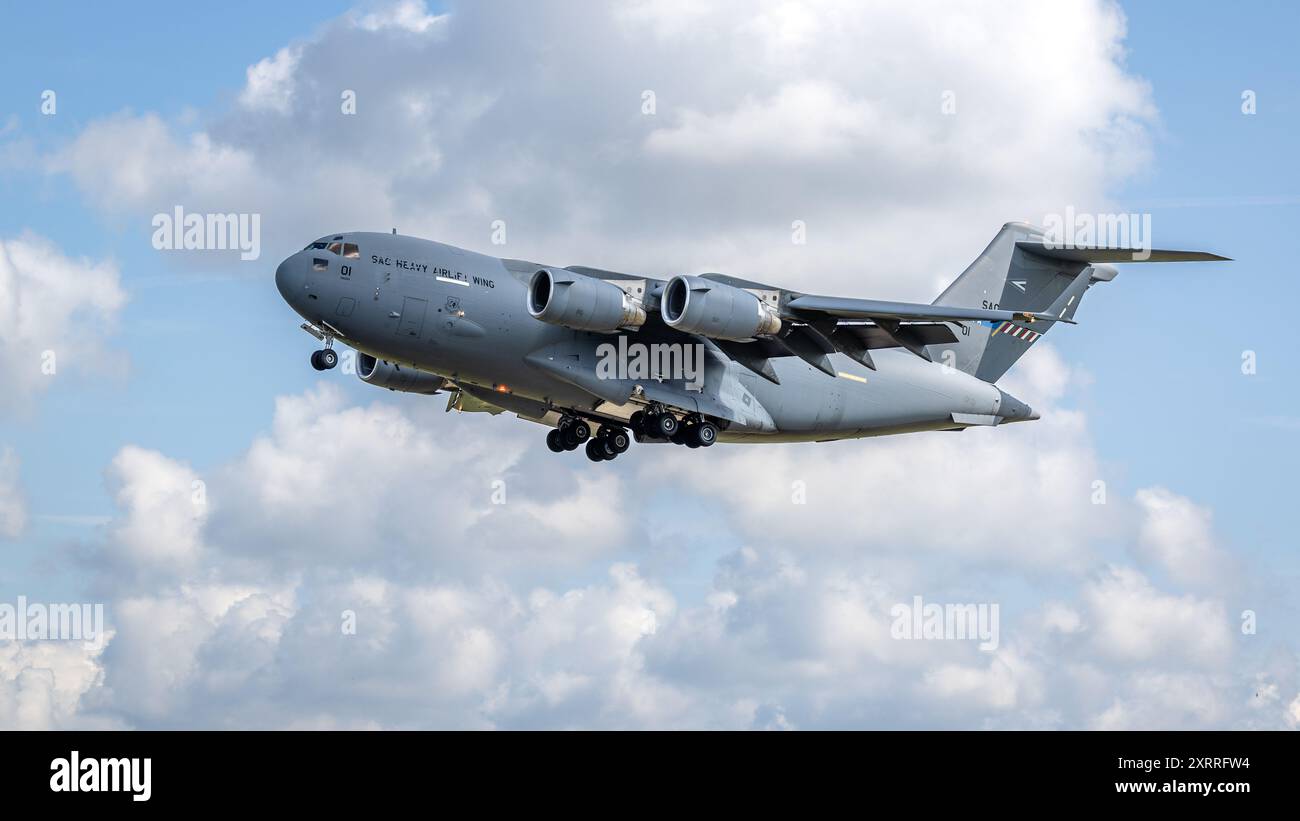 United States Air Force - Boeing C-17A Globemaster III, arrivato alla RAF Fairford per prendere parte alla mostra statica al RIAT 2024. Foto Stock