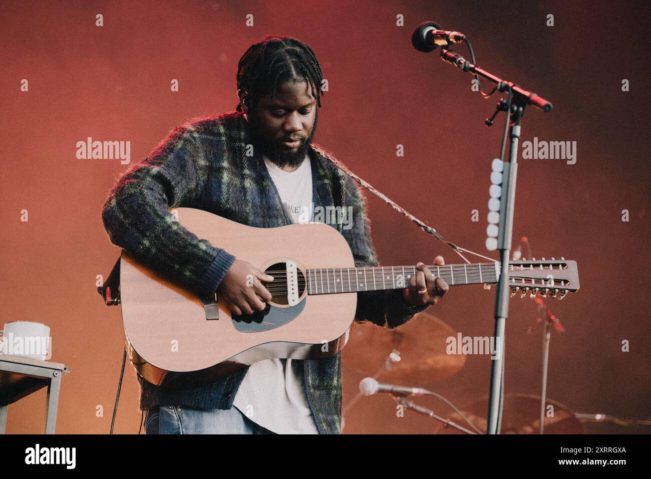 Copenaghen, Danimarca. 09 agosto 2024. Il cantante soul, cantautore e musicista britannico Michael Kiwanuka esegue un concerto dal vivo durante il festival di musica danese Syd for Solen 2024 a Copenaghen. Foto Stock