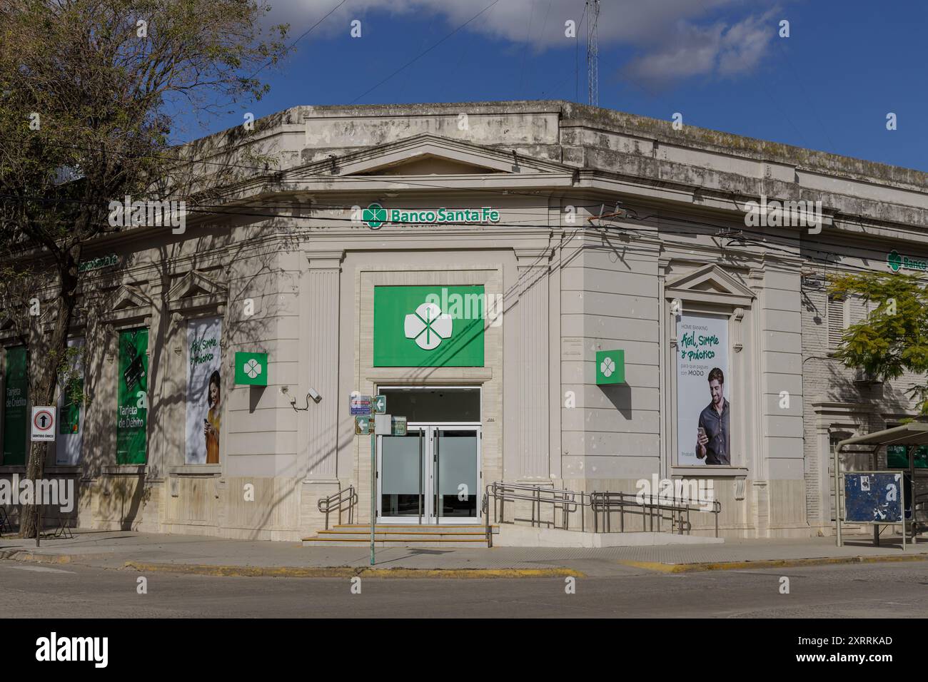 Reconquista, Santa Fe, Argentina; 16 luglio 2024: Facciata della Banca della Provincia di Santa Fe. Foto Stock