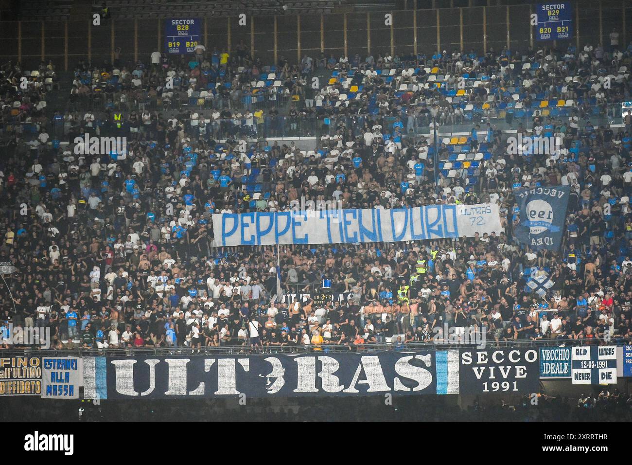 Napoli, Italia. 10 agosto 2024. Tifosi della SSC Napoli durante la partita di Coppa Italia tra SSC Napoli e Modena FC allo Stadio Diego Armando Maradona Napoli Italia il 10 agosto 2024. Credito: Franco Romano/Alamy Live News Foto Stock