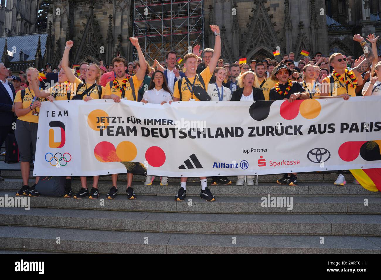 Empfang der Deutschen Olympia Mannschaft 2024 a Koeln Nancy Faeser gemeinsam mit Heriette Reker mit der Deutschen Olympia Mannschaft 2024 am Koelner Hauptbahnhof, Koeln, 12.08.2024 Koeln Nordrhein-Westfalen Deutschland *** accoglienza della squadra olimpica tedesca 2024 a Colonia Nancy Faeser insieme a Heriette Reker con la squadra olimpica tedesca 2024 alla stazione centrale di Colonia, Colonia, 12 08 2024 Colonia Renania settentrionale-Vestfalia Germania Foto Stock