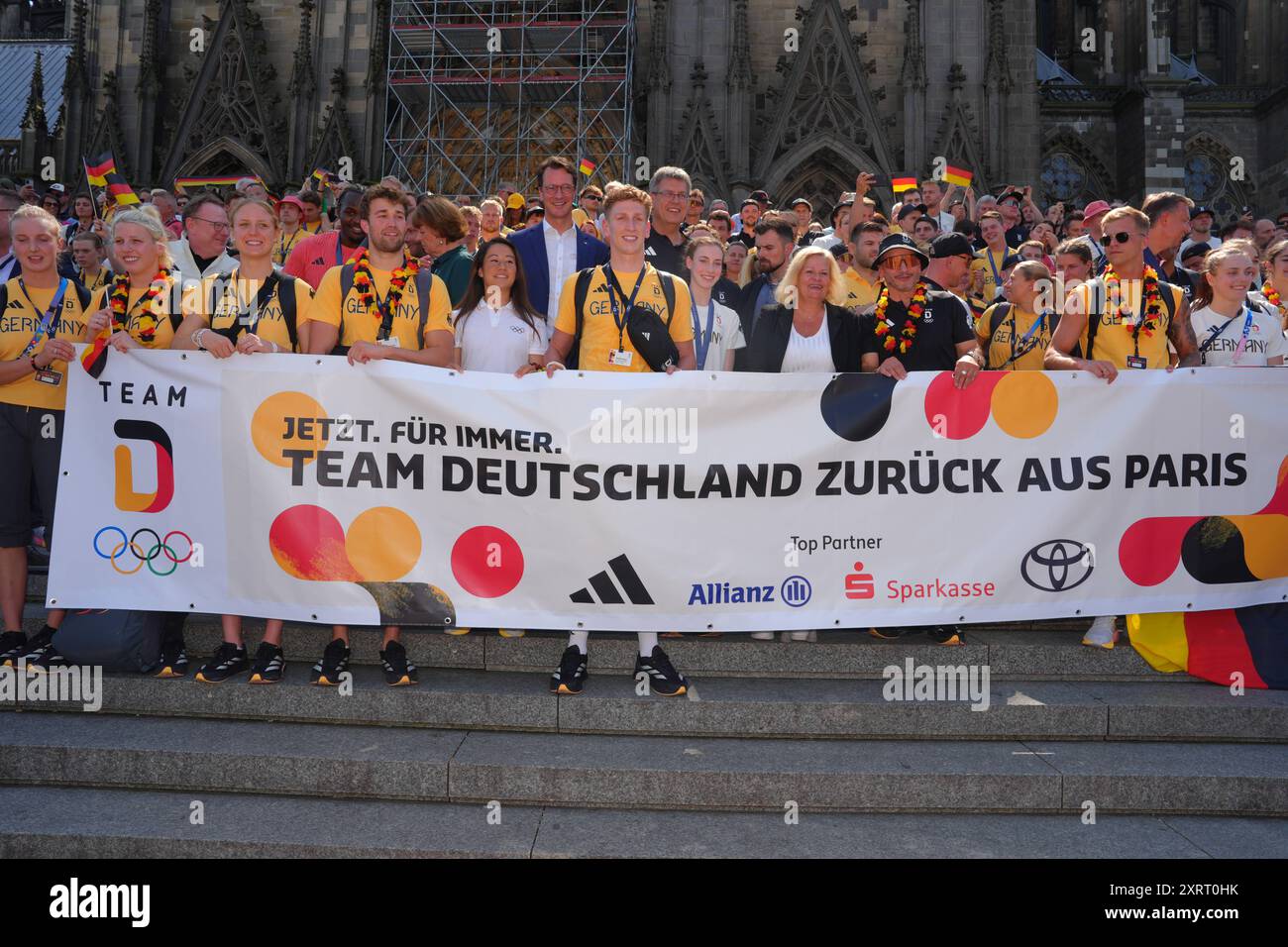 Empfang der Deutschen Olympia Mannschaft 2024 a Koeln Nancy Faeser gemeinsam mit Heriette Reker mit der Deutschen Olympia Mannschaft 2024 am Koelner Hauptbahnhof, Koeln, 12.08.2024 Koeln Nordrhein-Westfalen Deutschland *** accoglienza della squadra olimpica tedesca 2024 a Colonia Nancy Faeser insieme a Heriette Reker con la squadra olimpica tedesca 2024 alla stazione centrale di Colonia, Colonia, 12 08 2024 Colonia Renania settentrionale-Vestfalia Germania Foto Stock