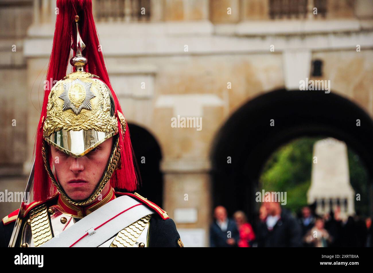 Londra, Inghilterra, Regno Unito. 7 settembre 2010: Guardia britannica in uniforme cerimoniale in piedi a Londra Foto Stock