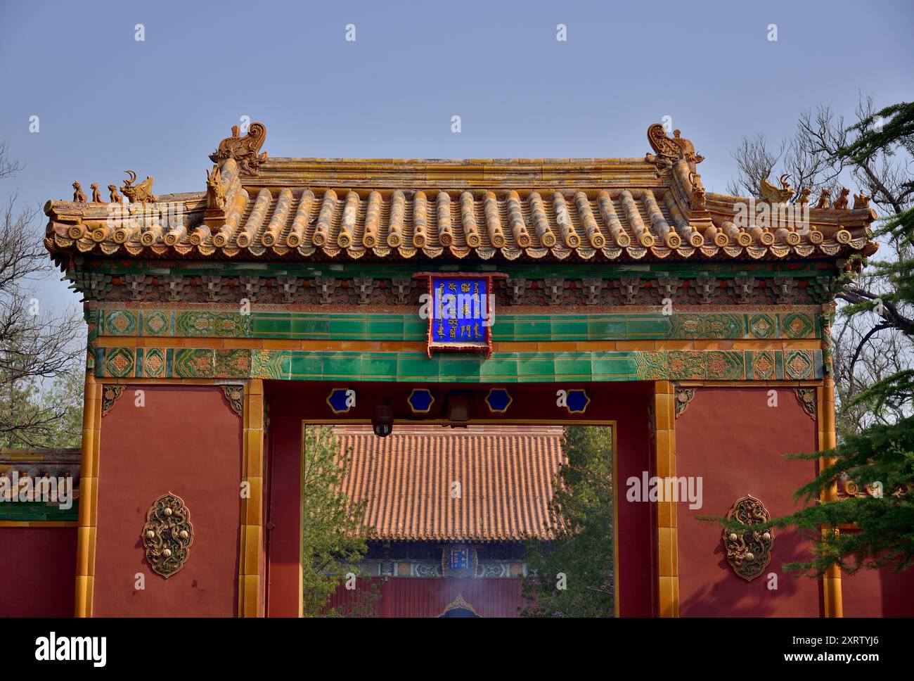 Tempio Yonghe del buddismo tibetano nel distretto di Dongcheng a Pechino, Cina, il 21 aprile 2024 Foto Stock